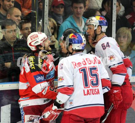 EBEL. Eishockey Bundesliga. Red Bull Salzburg gegen KAC.  Manuel Latusa, Andre Lakos(Salzburg),  Tyler Spurgeon, (KAC). Salzburg, am 12.4.2011.
Foto: Kuess 

---
pressefotos, pressefotografie, kuess, qs, qspictures, sport, bild, bilder, bilddatenbank