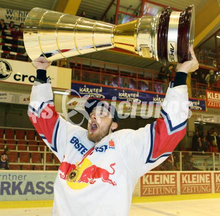 EBEL. Eishockey Bundesliga. KAC gegen Red Bull Salzburg.  Jubel Steven Regier (Salzburg). Klagenfurt, am 14.4.2011.
Foto: Kuess 

---
pressefotos, pressefotografie, kuess, qs, qspictures, sport, bild, bilder, bilddatenbank