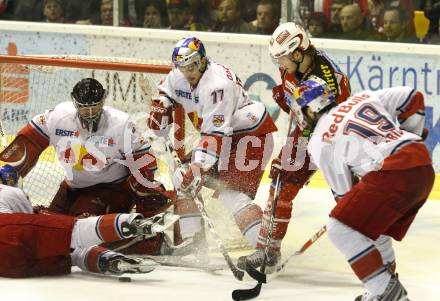 EBEL. Eishockey Bundesliga. KAC gegen Red Bull Salzburg.  Thomas HUndertpfund, (KAC),  Thomas Joeneckl, Florian Muehlstein (Salzburg). Klagenfurt, am 14.4.2011.
Foto: Kuess 

---
pressefotos, pressefotografie, kuess, qs, qspictures, sport, bild, bilder, bilddatenbank