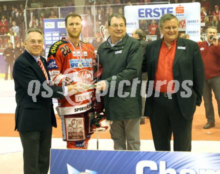 EBEL. Eishockey Bundesliga. KAC gegen Red Bull Salzburg.  Dieter Kalt sen, Mike Craig, Karl Safron. Klagenfurt, am 14.4.2011.
Foto: Kuess 

---
pressefotos, pressefotografie, kuess, qs, qspictures, sport, bild, bilder, bilddatenbank