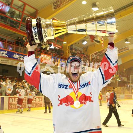 EBEL. Eishockey Bundesliga. KAC gegen Red Bull Salzburg.  Jubel Thomas Raffl (Salzburg). Klagenfurt, am 14.4.2011.
Foto: Kuess 

---
pressefotos, pressefotografie, kuess, qs, qspictures, sport, bild, bilder, bilddatenbank