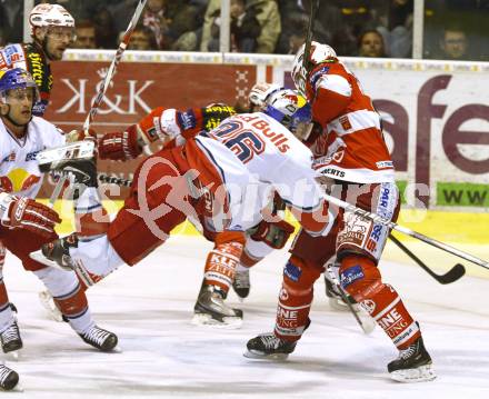 EBEL. Eishockey Bundesliga. KAC gegen Red Bull Salzburg.  Thomas Hundertpfund,  (KAC), Brent Aubin (Salzburg). Klagenfurt, am 14.4.2011.
Foto: Kuess 

---
pressefotos, pressefotografie, kuess, qs, qspictures, sport, bild, bilder, bilddatenbank