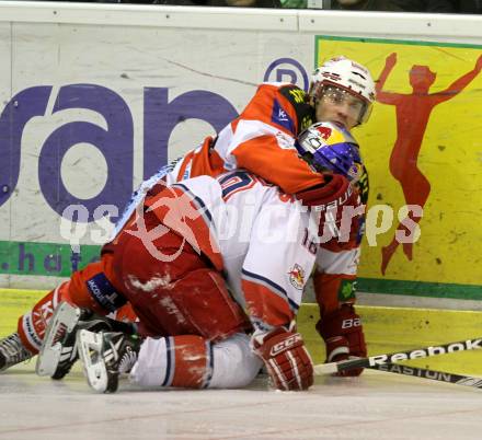 EBEL. Eishockey Bundesliga. KAC gegen Red Bull Salzburg.  Dieter Kalt, (KAC), Ryan Duncan (Salzburg). Klagenfurt, am 14.4.2011.
Foto: Kuess 

---
pressefotos, pressefotografie, kuess, qs, qspictures, sport, bild, bilder, bilddatenbank