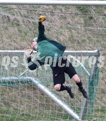 Fussball Kaerntner Liga. Griffen gegen Bleiburg. Manuel Kopeinig (Griffen). Griffen, am 16.4.2011.
Foto: Kuess
---
pressefotos, pressefotografie, kuess, qs, qspictures, sport, bild, bilder, bilddatenbank