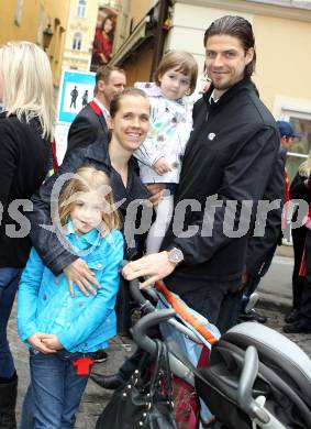 EBEL. Eishockey Bundesliga. Saisonabschlussfeier KAC.  Christoph Brandner mit Familie. Klagenfurt, am 16.4.2011.
Foto: Kuess 

---
pressefotos, pressefotografie, kuess, qs, qspictures, sport, bild, bilder, bilddatenbank