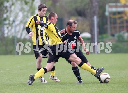 Fussball Kaerntner Liga. Griffen gegen Bleiburg. Borut Vrhnjak (Griffen), Daniel Wriessnig (Bleiburg). Griffen, am 16.4.2011.
Foto: Kuess
---
pressefotos, pressefotografie, kuess, qs, qspictures, sport, bild, bilder, bilddatenbank