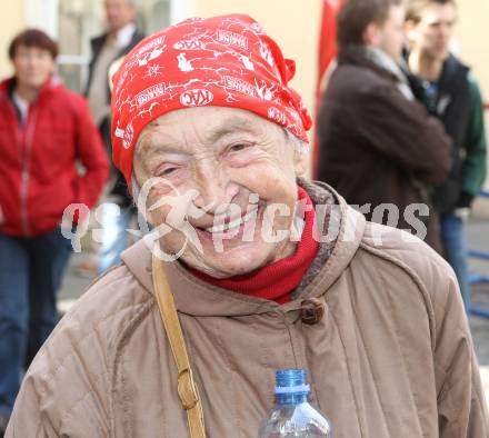 EBEL. Eishockey Bundesliga. Saisonabschlussfeier KAC.  Fan. Klagenfurt, am 16.4.2011.
Foto: Kuess 

---
pressefotos, pressefotografie, kuess, qs, qspictures, sport, bild, bilder, bilddatenbank