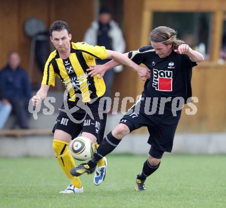 Fussball Kaerntner Liga. Griffen gegen Bleiburg. Gerald Eberhardt (Griffen), Thomas Hoeller (Bleiburg). Griffen, am 16.4.2011.
Foto: Kuess
---
pressefotos, pressefotografie, kuess, qs, qspictures, sport, bild, bilder, bilddatenbank