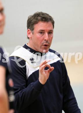 Volleyball. WVL. Women Volleyball League. ATSC Wildcats gegen Tirol. Trainer Helmut Voggenberger (Wildcats). Klagenfurt, am 6.4.2011.
Foto: Kuess 
---
pressefotos, pressefotografie, kuess, qs, qspictures, sport, bild, bilder, bilddatenbank