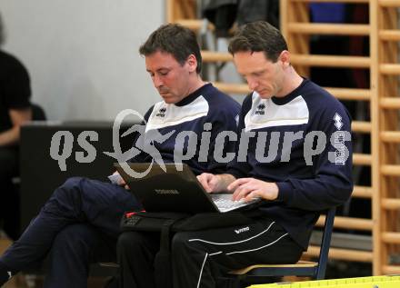 Volleyball. WVL. Women Volleyball League. ATSC Wildcats gegen Tirol. Trainer Helmut Voggenberger, Co-Trainer Luca Tarantini (Wildcats). Klagenfurt, am 6.4.2011.
Foto: Kuess 
---
pressefotos, pressefotografie, kuess, qs, qspictures, sport, bild, bilder, bilddatenbank