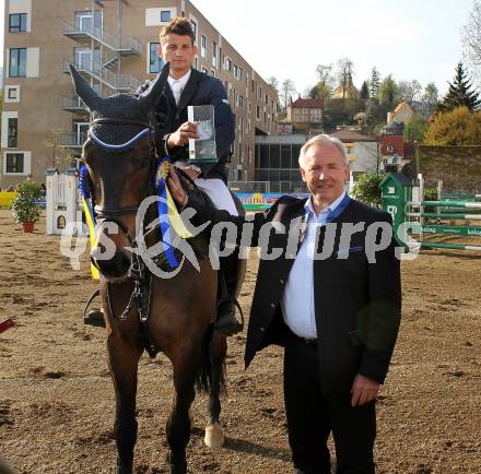 Reiten. Reit- und Springturnier. Fritz Kogelnig jun., Landeshauptmann Gerhard Doerfler. St. Veit, am 17.4.2011.
Foto: Kuess
---
pressefotos, pressefotografie, kuess, qs, qspictures, sport, bild, bilder, bilddatenbank