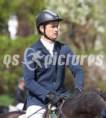 Reiten. Reit- und Springturnier. Fritz Kogelnig jun. auf Dark Charly. St. Veit, am 17.4.2011.
Foto: Kuess
---
pressefotos, pressefotografie, kuess, qs, qspictures, sport, bild, bilder, bilddatenbank