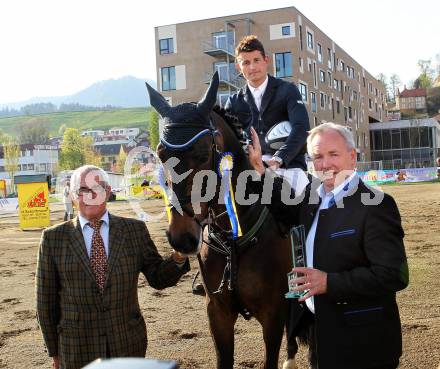 Reiten. Reit- und Springturnier. Rennleiter Erlacher, Fritz Kogelnig jun., Landeshauptmann Gerhard Doerfler. St. Veit, am 17.4.2011.
Foto: Kuess
---
pressefotos, pressefotografie, kuess, qs, qspictures, sport, bild, bilder, bilddatenbank