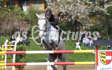 Reiten. Reit- und Springturnier. Marianne Schindele auf Coolys AJ. St. Veit, am 17.4.2011.
Foto: Kuess
---
pressefotos, pressefotografie, kuess, qs, qspictures, sport, bild, bilder, bilddatenbank