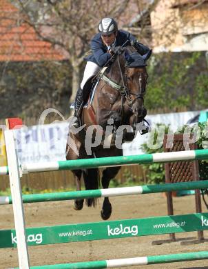 Reiten. Reit- und Springturnier. Fritz Kogelnig jun. auf Dark Charly. St. Veit, am 17.4.2011.
Foto: Kuess
---
pressefotos, pressefotografie, kuess, qs, qspictures, sport, bild, bilder, bilddatenbank