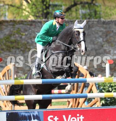 Reiten. Reit- und Springturnier. Dieter Koefler auf Casper 150. St. Veit, am 17.4.2011.
Foto: Kuess
---
pressefotos, pressefotografie, kuess, qs, qspictures, sport, bild, bilder, bilddatenbank