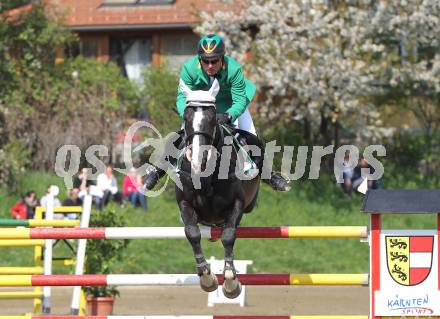 Reiten. Reit- und Springturnier. Dieter Koefler auf Casper 150. St. Veit, am 17.4.2011.
Foto: Kuess
---
pressefotos, pressefotografie, kuess, qs, qspictures, sport, bild, bilder, bilddatenbank