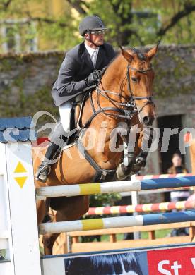 Reiten. Reit- und Springturnier. Klaus Hernler auf Bacardi 17. St. Veit, am 17.4.2011.
Foto: Kuess
---
pressefotos, pressefotografie, kuess, qs, qspictures, sport, bild, bilder, bilddatenbank