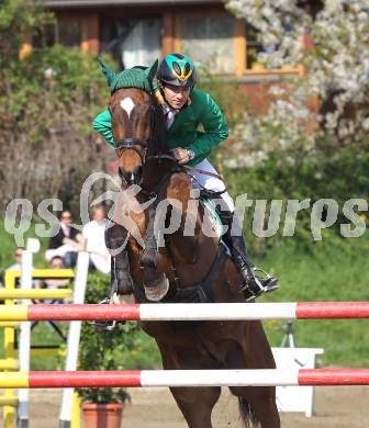 Reiten. Reit- und Springturnier. Markus Stock auf Aconit S. St. Veit, am 17.4.2011.
Foto: Kuess
---
pressefotos, pressefotografie, kuess, qs, qspictures, sport, bild, bilder, bilddatenbank