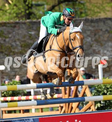 Reiten. Reit- und Springturnier. Dieter Koefler auf Glock s Prince de Vaux. St. Veit, am 17.4.2011.
Foto: Kuess
---
pressefotos, pressefotografie, kuess, qs, qspictures, sport, bild, bilder, bilddatenbank