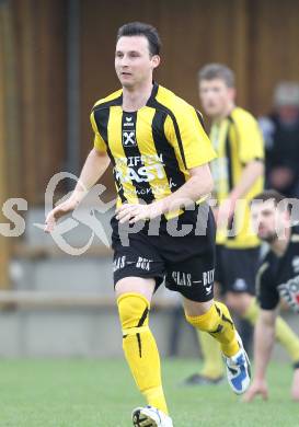 Fussball Kaerntner Liga. Griffen gegen Bleiburg. Gerald Erberhardt (Griffen). Griffen, am 16.4.2011.
Foto: Kuess
---
pressefotos, pressefotografie, kuess, qs, qspictures, sport, bild, bilder, bilddatenbank