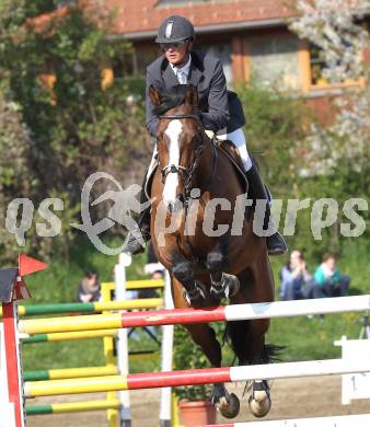 Reiten. Reit- und Springturnier. Klaus Hernler auf Landato. St. Veit, am 17.4.2011.
Foto: Kuess
---
pressefotos, pressefotografie, kuess, qs, qspictures, sport, bild, bilder, bilddatenbank