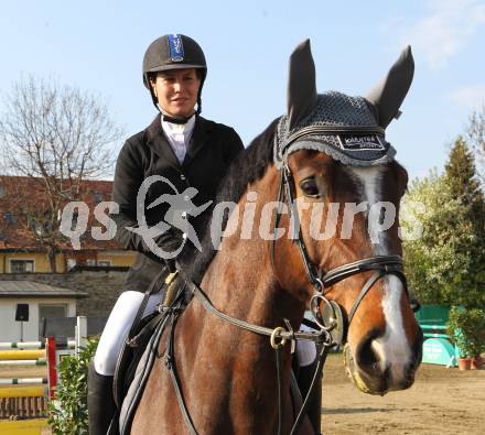 Reiten. Reit- und Springturnier. Andrea Skorianz-Jenull auf Calligulla. St. Veit, am 17.4.2011.
Foto: Kuess
---
pressefotos, pressefotografie, kuess, qs, qspictures, sport, bild, bilder, bilddatenbank