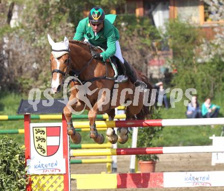 Reiten. Reit- und Springturnier. Dieter Koefler auf Golden Gun. St. Veit, am 17.4.2011.
Foto: Kuess
---
pressefotos, pressefotografie, kuess, qs, qspictures, sport, bild, bilder, bilddatenbank