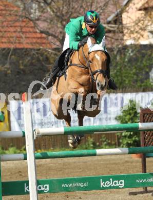 Reiten. Reit- und Springturnier. Dieter Koefler auf Glock s Prince de Vaux. St. Veit, am 17.4.2011.
Foto: Kuess
---
pressefotos, pressefotografie, kuess, qs, qspictures, sport, bild, bilder, bilddatenbank