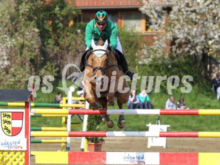 Reiten. Reit- und Springturnier. Dieter Koefler auf Glock s Prince de Vaux. St. Veit, am 17.4.2011.
Foto: Kuess
---
pressefotos, pressefotografie, kuess, qs, qspictures, sport, bild, bilder, bilddatenbank