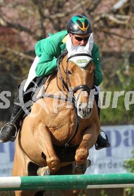 Reiten. Reit- und Springturnier. Dieter Koefler auf Glock s Prince De Vaux. St. Veit, am 17.4.2011.
Foto: Kuess
---
pressefotos, pressefotografie, kuess, qs, qspictures, sport, bild, bilder, bilddatenbank