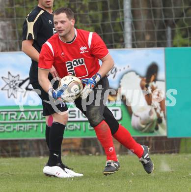 Fussball Kaerntner Liga. Griffen gegen Bleiburg. Norbert Wriessnig (Bleiburg). Griffen, am 16.4.2011.
Foto: Kuess
---
pressefotos, pressefotografie, kuess, qs, qspictures, sport, bild, bilder, bilddatenbank