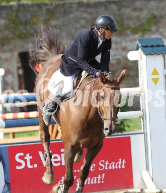 Reiten. Reit- und Springturnier. Franz Josef Rainer auf Lismon Dance. St. Veit, am 17.4.2011.
Foto: Kuess
---
pressefotos, pressefotografie, kuess, qs, qspictures, sport, bild, bilder, bilddatenbank