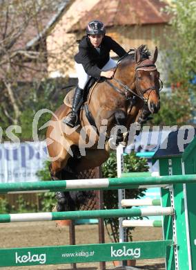 Reiten. Reit- und Springturnier. Eva Bernthaler auf Nougat De La Folie. St. Veit, am 17.4.2011.
Foto: Kuess
---
pressefotos, pressefotografie, kuess, qs, qspictures, sport, bild, bilder, bilddatenbank