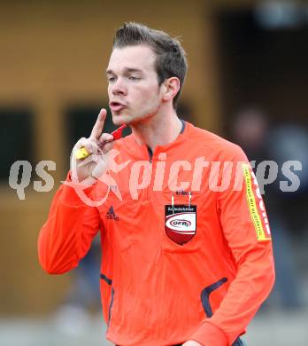 Fussball Kaerntner Liga. Griffen gegen Bleiburg. Schiedsrichter Helmut Trattnig. Griffen, am 16.4.2011.
Foto: Kuess
---
pressefotos, pressefotografie, kuess, qs, qspictures, sport, bild, bilder, bilddatenbank