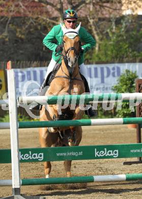 Reiten. Reit- und Springturnier. Dieter Koefler auf Glock s Prince De Vaux. St. Veit, am 17.4.2011.
Foto: Kuess
---
pressefotos, pressefotografie, kuess, qs, qspictures, sport, bild, bilder, bilddatenbank