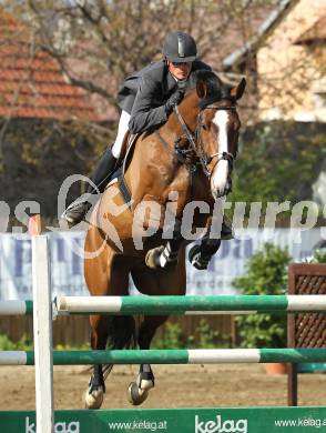 Reiten. Reit- und Springturnier. Klaus Hernler auf Landato. St. Veit, am 17.4.2011.
Foto: Kuess
---
pressefotos, pressefotografie, kuess, qs, qspictures, sport, bild, bilder, bilddatenbank