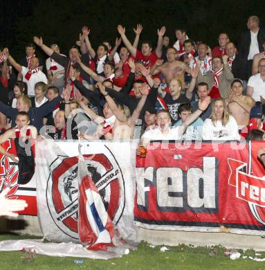 Fussball. Regionalliga. Feldkirchen SV gegen GAK.  Jubel Fans GAK. Klagenfurt, 22.4.2011.
Foto: Kuess

---
pressefotos, pressefotografie, kuess, qs, qspictures, sport, bild, bilder, bilddatenbank