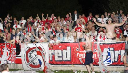 Fussball. Regionalliga. Feldkirchen SV gegen GAK.  Jubel Fans GAK. Klagenfurt, 22.4.2011.
Foto: Kuess

---
pressefotos, pressefotografie, kuess, qs, qspictures, sport, bild, bilder, bilddatenbank