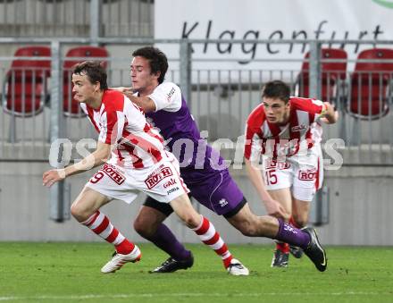 Fussball Regionalliga. SK Austria Klagenfurt gegen GAK. Markus Pink (Klagenfurt), Michael Hofer (GAK). Klagenfurt, am 8.4.2011.
Foto: Kuess
---
pressefotos, pressefotografie, kuess, qs, qspictures, sport, bild, bilder, bilddatenbank