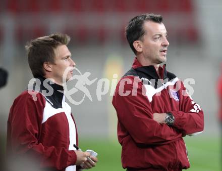 Fussball Regionalliga. SK Austria Klagenfurt gegen GAK. Co-Trainer Gerald Jarnig, Trainer Rudolf Perz (Klagenfurt). Klagenfurt, am 8.4.2011.
Foto: Kuess
---
pressefotos, pressefotografie, kuess, qs, qspictures, sport, bild, bilder, bilddatenbank