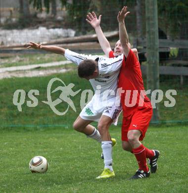 Fussball Unterliga Ost. DSG Sele Zell gegen SV Ludmannsdorf. Florijan Dovjak (Sele Zell), Johannes Kroepfl (Ludmannsdorf). Zell Pfarre, am 23.4.2011.
Foto: Kuess
---
pressefotos, pressefotografie, kuess, qs, qspictures, sport, bild, bilder, bilddatenbank