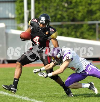 AFL. American Football. Black Lions gegen Vienna Vikings. Maurice Banks (Black Lions), Peter Tutsch (Vienna Vikings). Villach, am 24.4.2011.
Foto: Kuess
---
pressefotos, pressefotografie, kuess, qs, qspictures, sport, bild, bilder, bilddatenbank