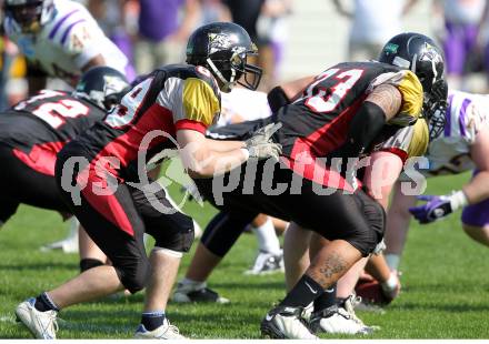 AFL. American Football. Black Lions gegen Vienna Vikings. Rock Sedej, Ramon Abdel Azim Mohamed (Black Lions). Villach, am 24.4.2011.
Foto: Kuess
---
pressefotos, pressefotografie, kuess, qs, qspictures, sport, bild, bilder, bilddatenbank
