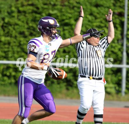 AFL. American Football. Black Lions gegen Vienna Vikings. Jubel Daniel Stanzel  (Vienna Vikings). Villach, am 24.4.2011.
Foto: Kuess
---
pressefotos, pressefotografie, kuess, qs, qspictures, sport, bild, bilder, bilddatenbank