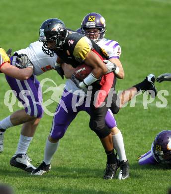 AFL. American Football. Black Lions gegen Vienna Vikings. Maurice Banks  (Black Lions), Simon Blach  (Vienna Vikings). Villach, am 24.4.2011.
Foto: Kuess
---
pressefotos, pressefotografie, kuess, qs, qspictures, sport, bild, bilder, bilddatenbank