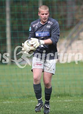 Fussball Unterliga Ost. DSG Sele Zell gegen SV Ludmannsdorf. Philipp Rakuschek (Sele Zell). Zell Pfarre, am 23.4.2011.
Foto: Kuess
---
pressefotos, pressefotografie, kuess, qs, qspictures, sport, bild, bilder, bilddatenbank