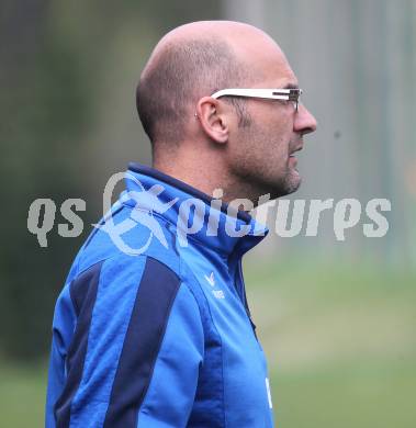 Fussball Unterliga Ost. DSG Sele Zell gegen SV Ludmannsdorf. Trainer Simon Paulitsch (Ludmannsdorf). Zell Pfarre, am 23.4.2011.
Foto: Kuess
---
pressefotos, pressefotografie, kuess, qs, qspictures, sport, bild, bilder, bilddatenbank