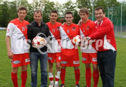 Fussball Unterliga Ost. Bern Christian Schierhuber, Trainer Dietmar Thuller,  Toni Krijan, Edin Cosic, Martin Auer, Obmann Auer (KAC). Klagenfurt, am 24.4.2011.
Foto: Kuess
---
pressefotos, pressefotografie, kuess, qs, qspictures, sport, bild, bilder, bilddatenbank