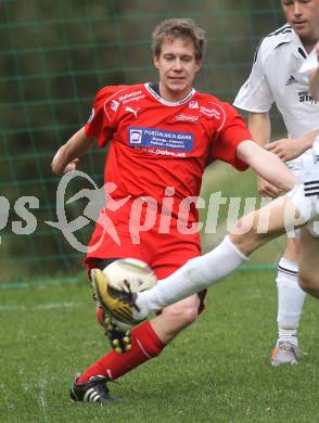 Fussball Unterliga Ost. DSG Sele Zell gegen SV Ludmannsdorf. Martin Kelih (Sele Zell). Zell Pfarre, am 23.4.2011.
Foto: Kuess
---
pressefotos, pressefotografie, kuess, qs, qspictures, sport, bild, bilder, bilddatenbank